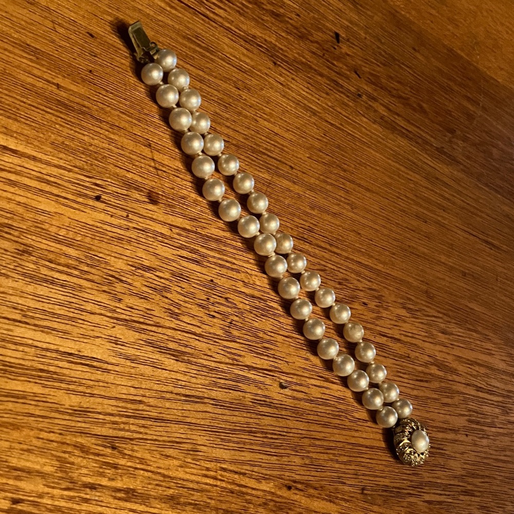 Elegant Pearl Bracelet